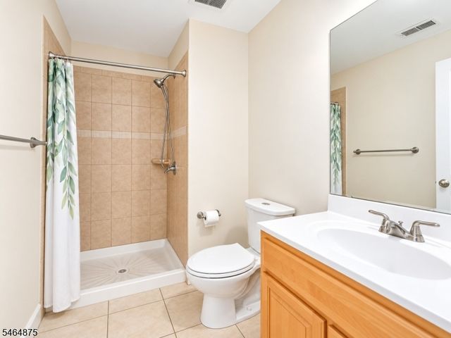 178 Front St, Elizabeth City, NJ 07206