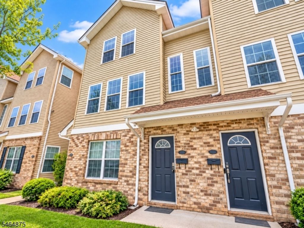 178 Front St, Elizabeth City, NJ 07206