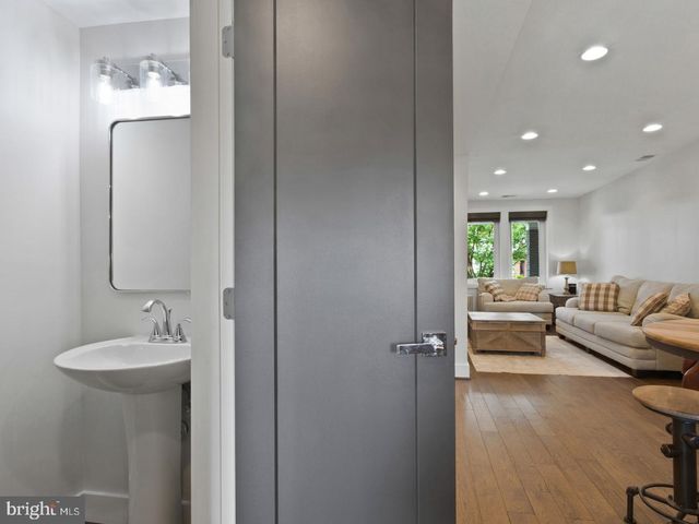 1279 OATES ST NE, Washington, DC 20002