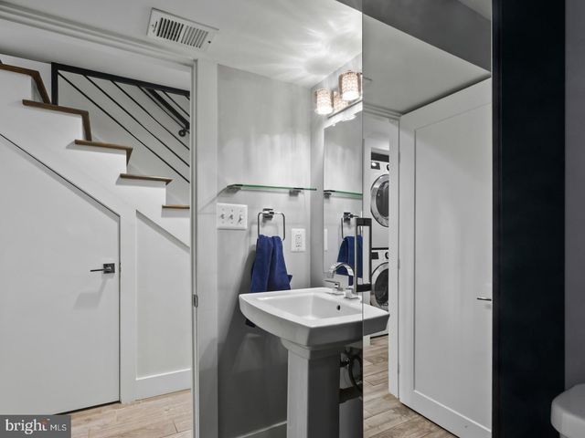 1279 OATES ST NE, Washington, DC 20002