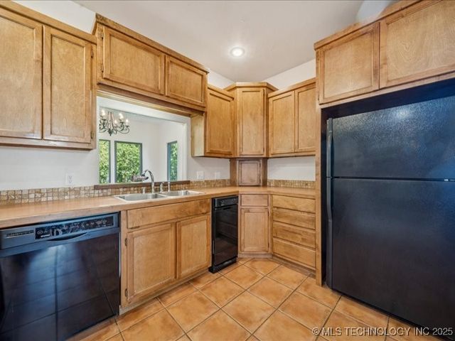 16875 Cedar Drive, Morris, OK 74445