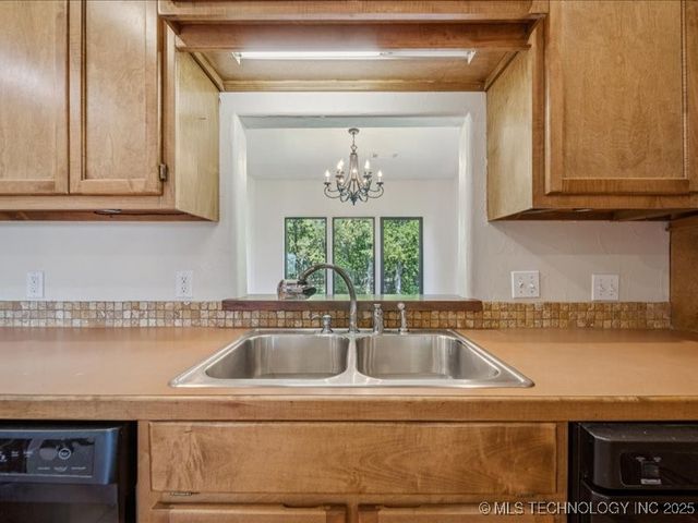 16875 Cedar Drive, Morris, OK 74445