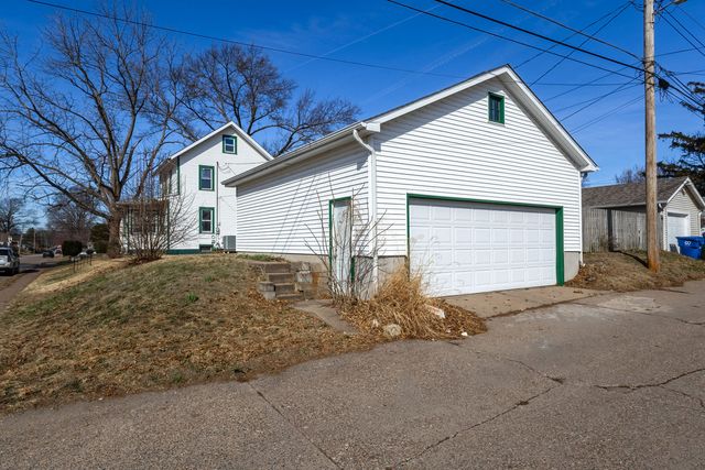 3001 Davenport Avenue, Davenport, IA 52803