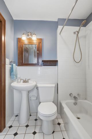 3001 Davenport Avenue, Davenport, IA 52803