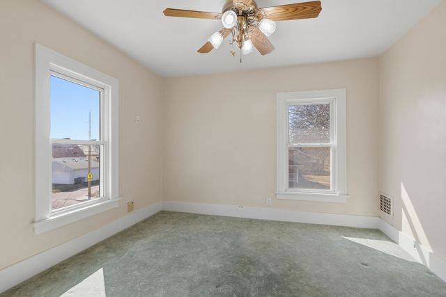 3001 Davenport Avenue, Davenport, IA 52803