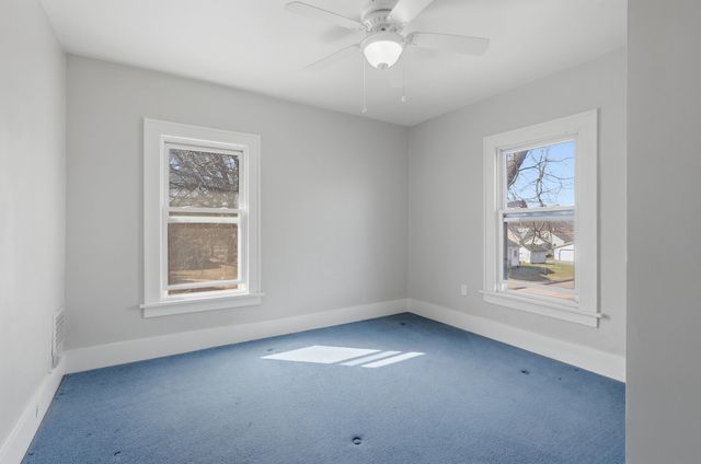 3001 Davenport Avenue, Davenport, IA 52803