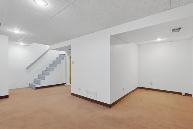 3001 Davenport Avenue, Davenport, IA 52803