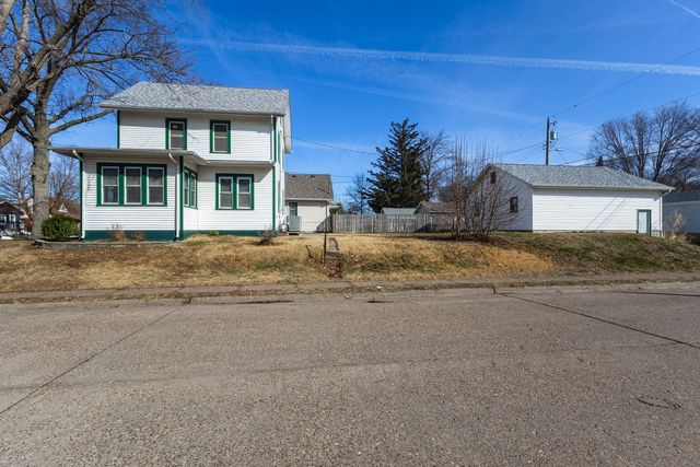 3001 Davenport Avenue, Davenport, IA 52803