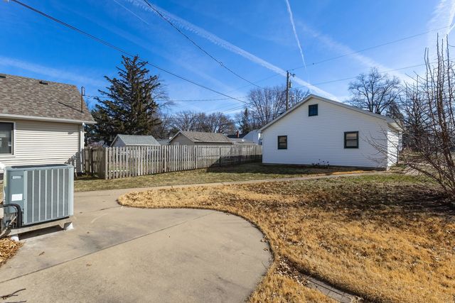 3001 Davenport Avenue, Davenport, IA 52803