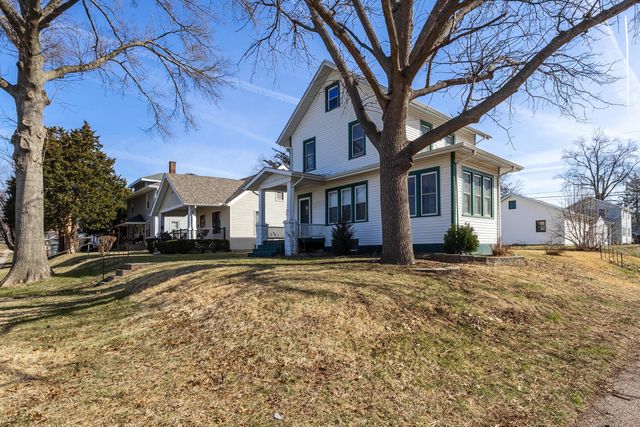 3001 Davenport Avenue, Davenport, IA 52803