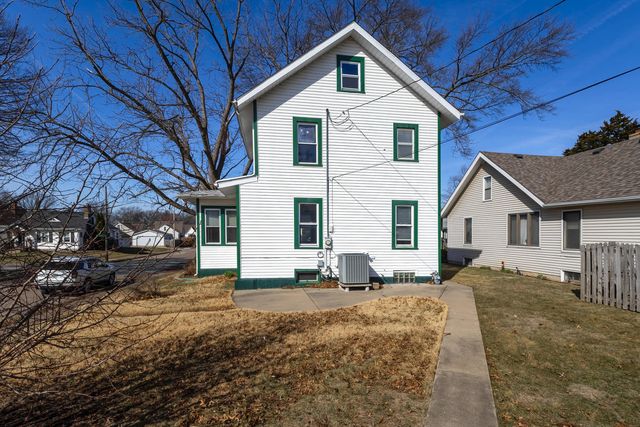 3001 Davenport Avenue, Davenport, IA 52803