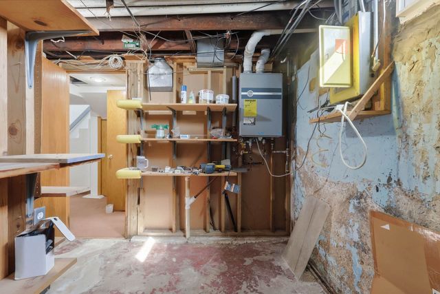 3001 Davenport Avenue, Davenport, IA 52803