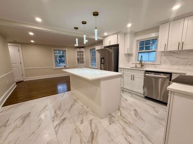714 Lynnfield St, Lynn, MA 01904