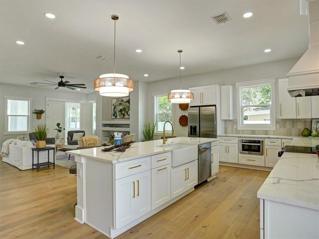 1420 36TH AVENUE N, St Petersburg, FL 33704