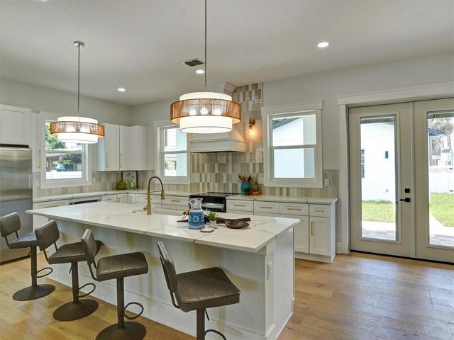 1420 36TH AVENUE N, St Petersburg, FL 33704