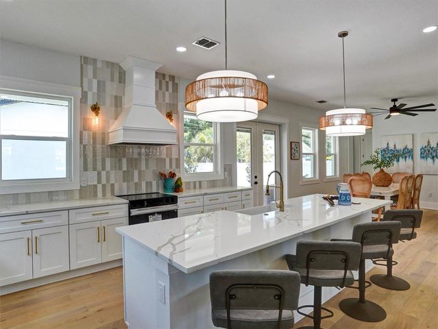 1420 36TH AVENUE N, St Petersburg, FL 33704
