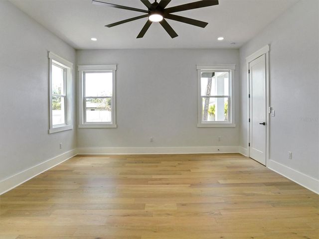 1420 36TH AVENUE N, St Petersburg, FL 33704