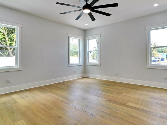 1420 36TH AVENUE N, St Petersburg, FL 33704