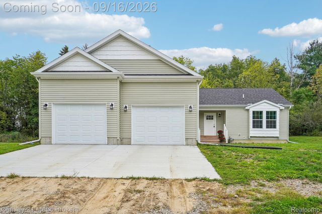 2083 Creekwood Court, Mundy Township, MI 48439
