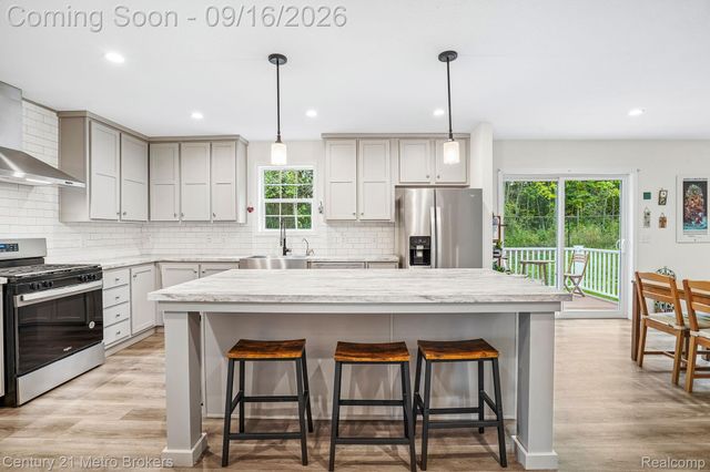 2083 Creekwood Court, Mundy Township, MI 48439