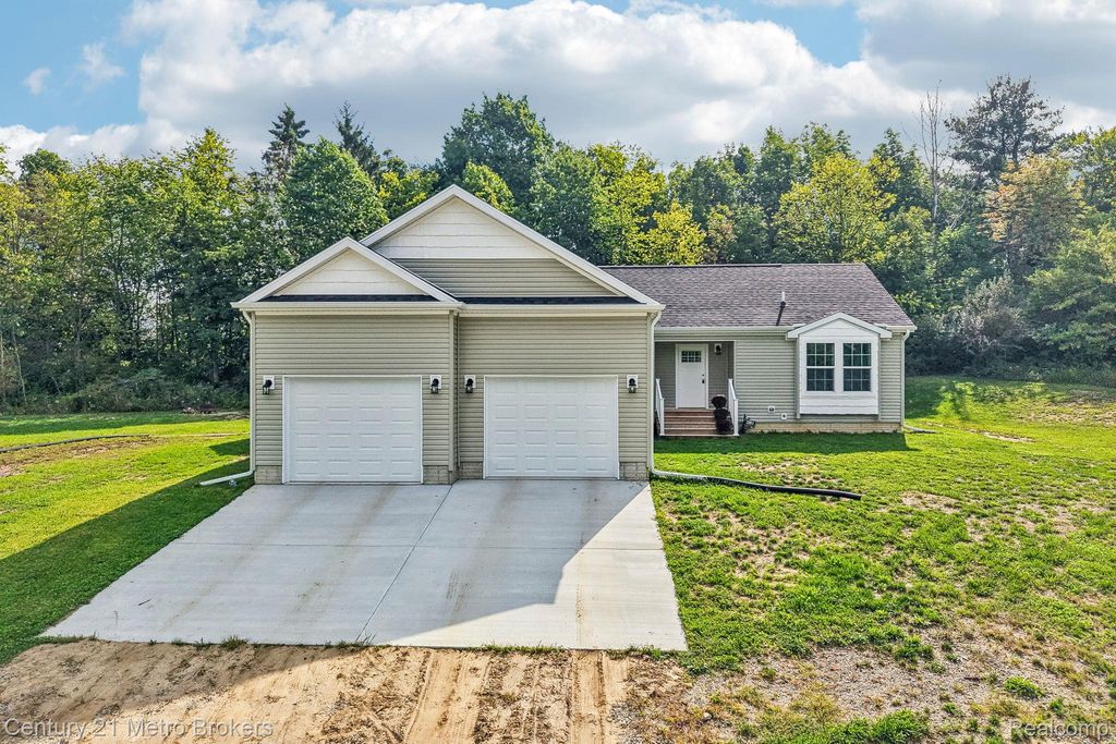 2083 Creekwood Court, Mundy Township, MI 48439