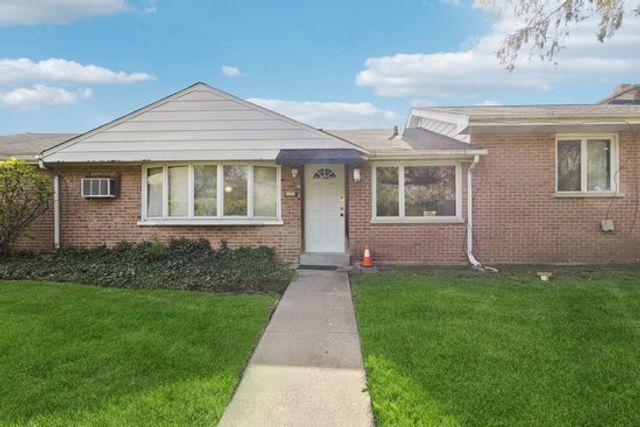 2104 S River Road, Des Plaines, IL 60018