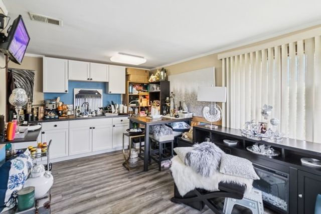 2104 S River Road, Des Plaines, IL 60018