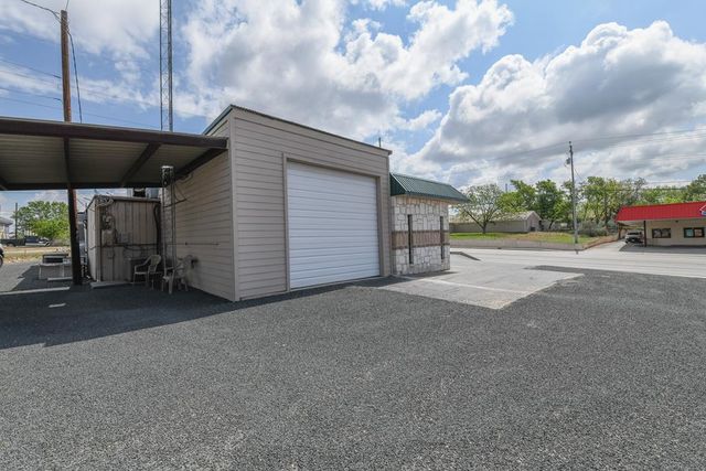 1112 Sidney Baker, Kerrville, TX 78028