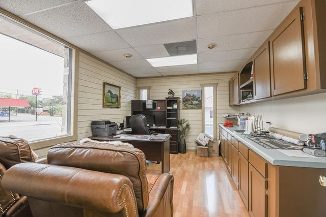 1112 Sidney Baker, Kerrville, TX 78028