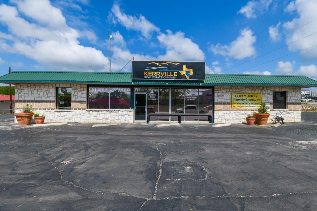 1112 Sidney Baker, Kerrville, TX 78028