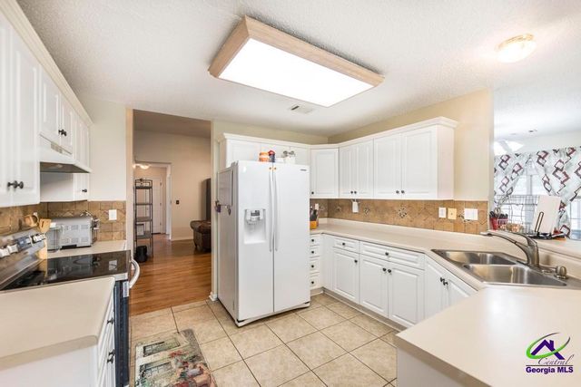 205 Woods Edge Way, Warner Robins, GA 31088
