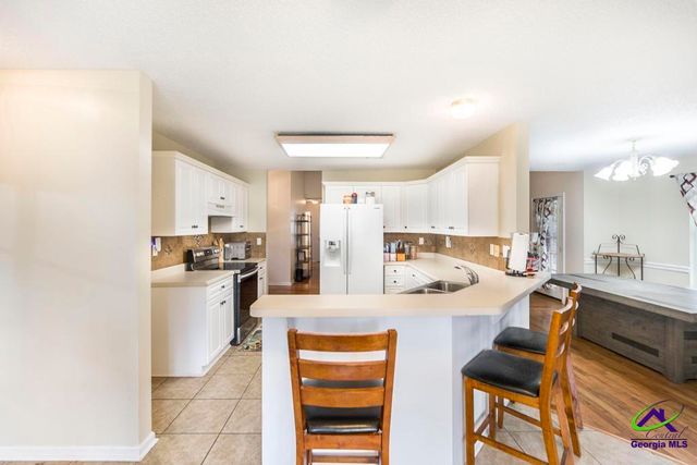 205 Woods Edge Way, Warner Robins, GA 31088
