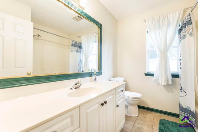 205 Woods Edge Way, Warner Robins, GA 31088