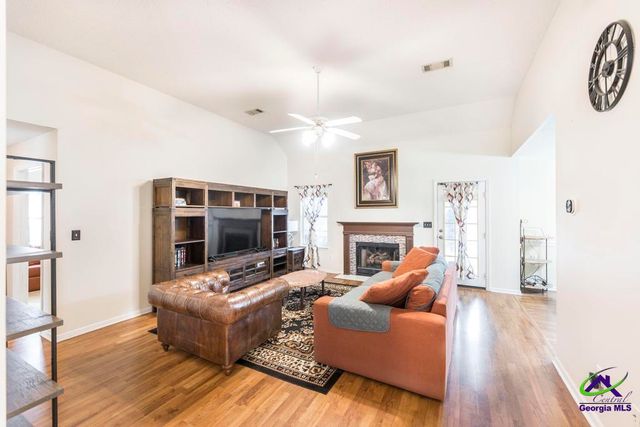 205 Woods Edge Way, Warner Robins, GA 31088