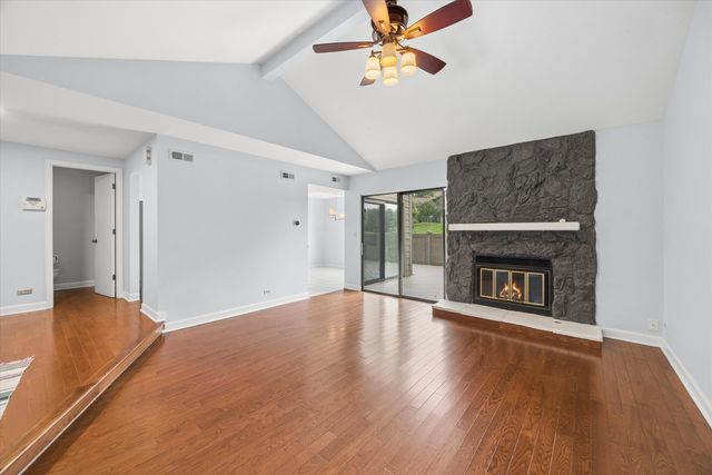 8009 Wildwood Lane, Darien, IL 60561