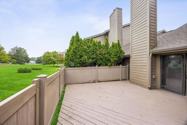 8009 Wildwood Lane, Darien, IL 60561