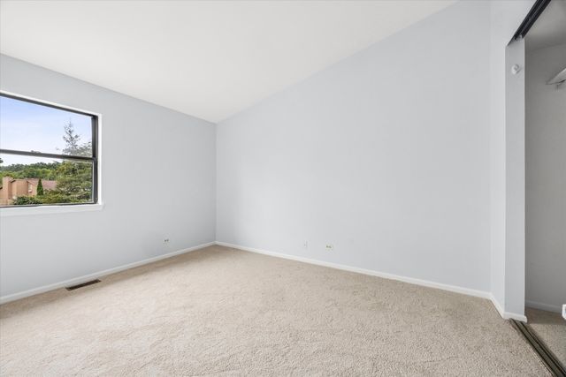 8009 Wildwood Lane, Darien, IL 60561