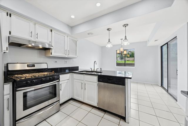 8009 Wildwood Lane, Darien, IL 60561