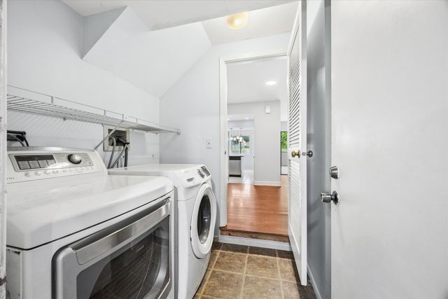 8009 Wildwood Lane, Darien, IL 60561