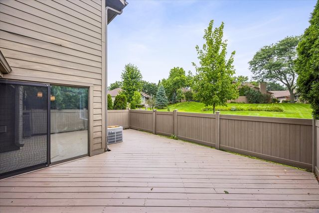 8009 Wildwood Lane, Darien, IL 60561
