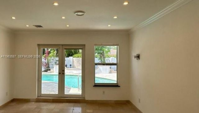 827 N Southlake Dr 827, Hollywood, FL 33019