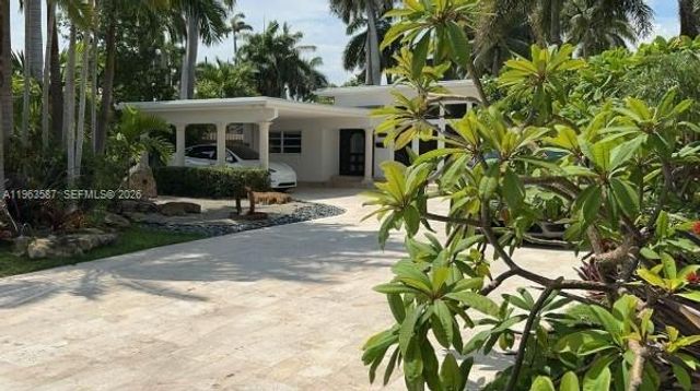 827 N Southlake Dr 827, Hollywood, FL 33019