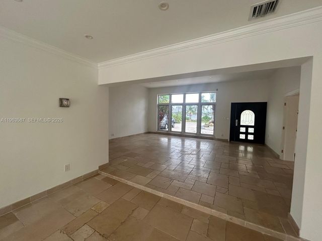 827 N Southlake Dr 827, Hollywood, FL 33019