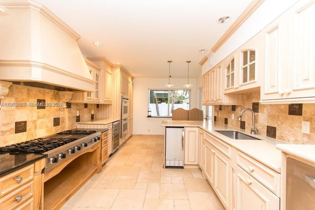 827 N Southlake Dr 827, Hollywood, FL 33019