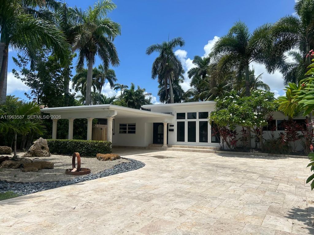 827 N Southlake Dr 827, Hollywood, FL 33019