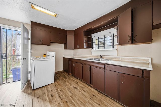 798 E 100th Street, Cleveland, OH 44108