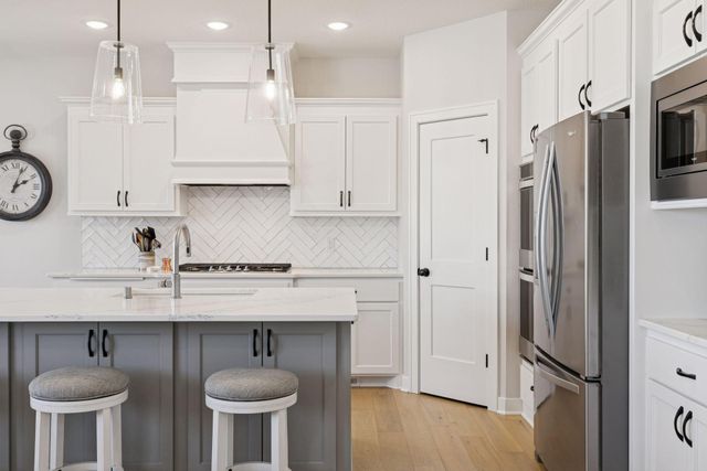 8230 198th Street W, Lakeville, MN 55044