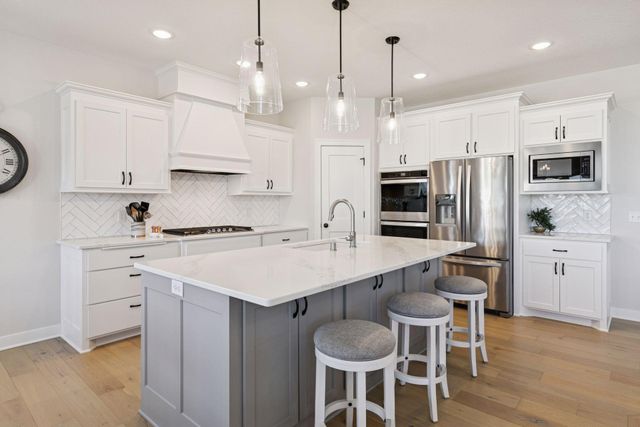 8230 198th Street W, Lakeville, MN 55044