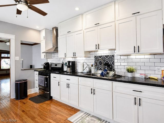 18308 East Park Drive, Cleveland, OH 44119