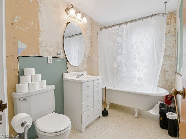 18308 East Park Drive, Cleveland, OH 44119